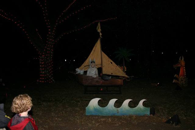 2005/12(Dec)/01(Christmas-Lights)/02(AustinTrail Lights)/640x480_2005-12-22-33.JPG
